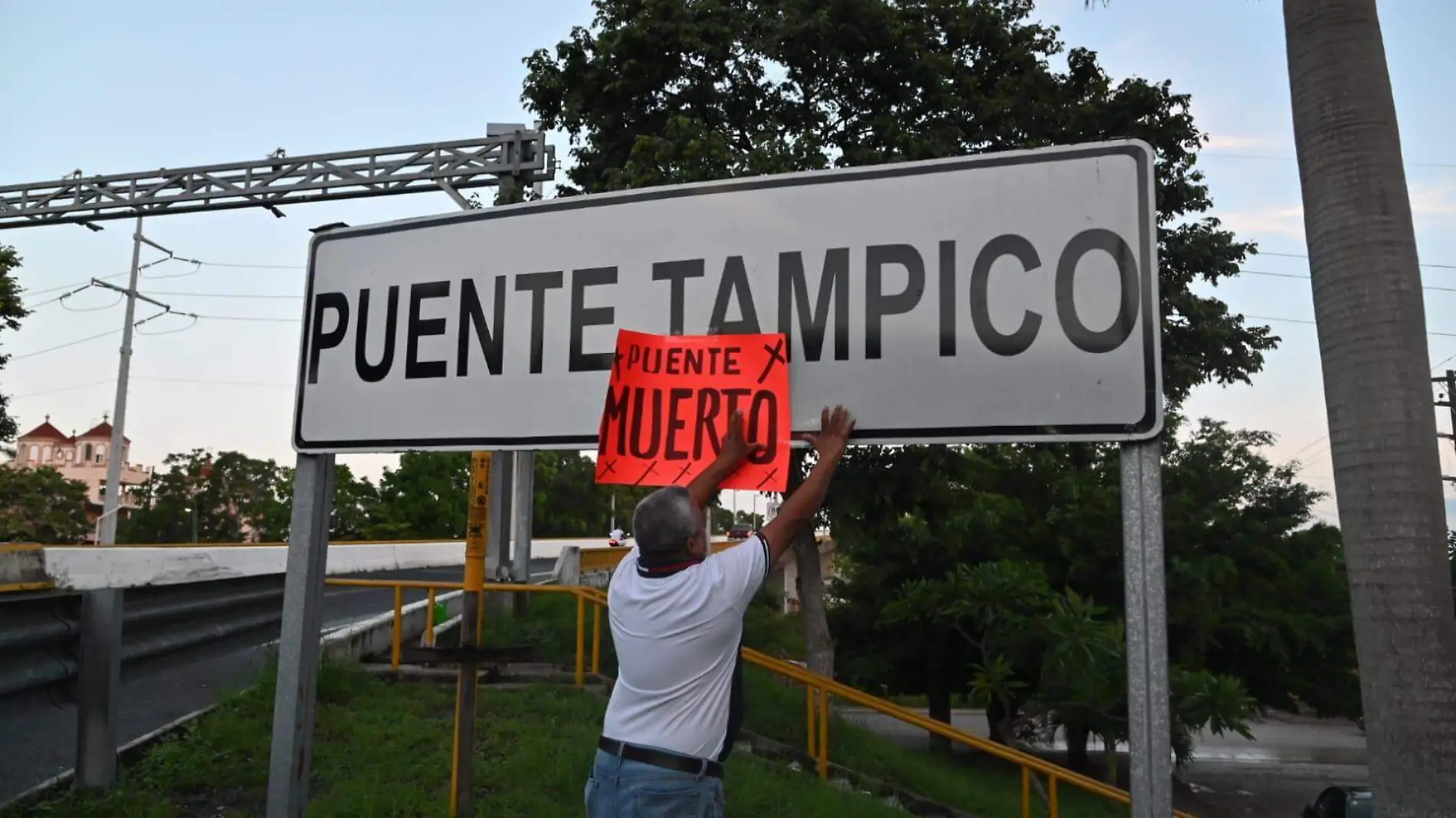 Realizan manifestación por falta de iluminación en el Puente Tampico Alejandro del Ángel  (6)